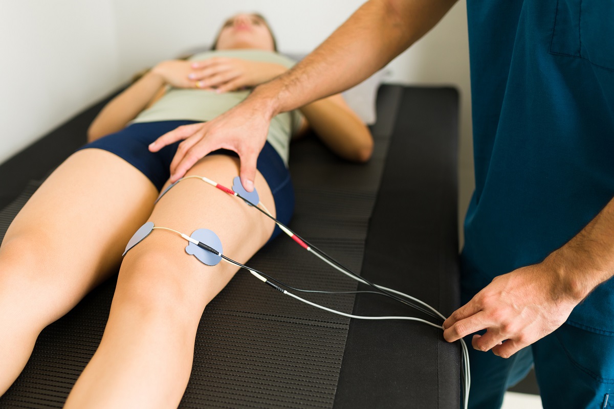 Elektroterapie jako součást rehabilitace. Zdroj fotografií: Getty Images. Elektroterapie jako součást rehabilitace